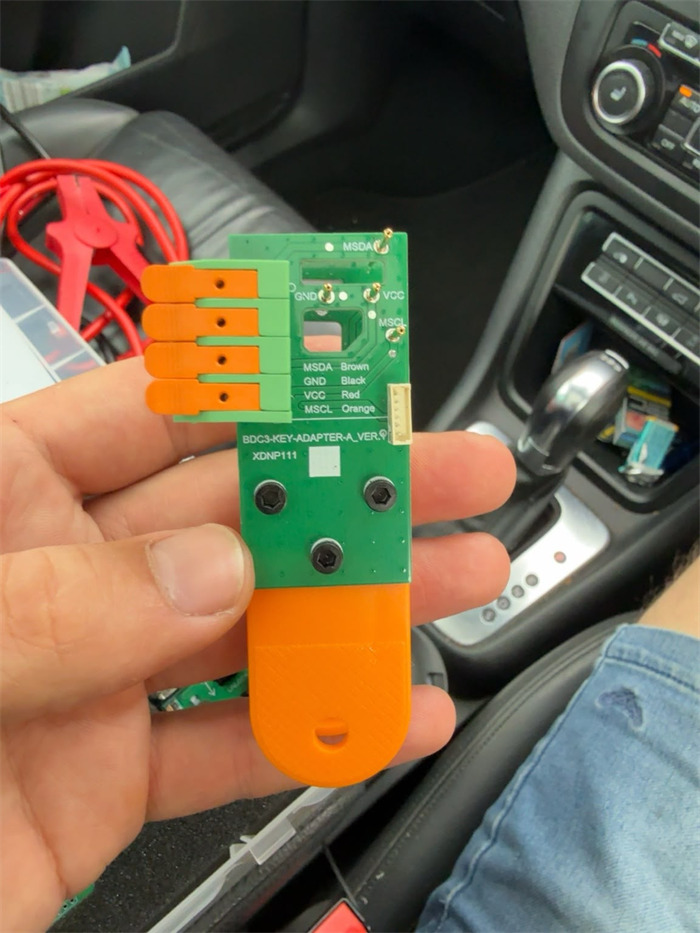 xhorse-bmw-bdc3-clip-adapter-connect-to-key-tool-plus-1